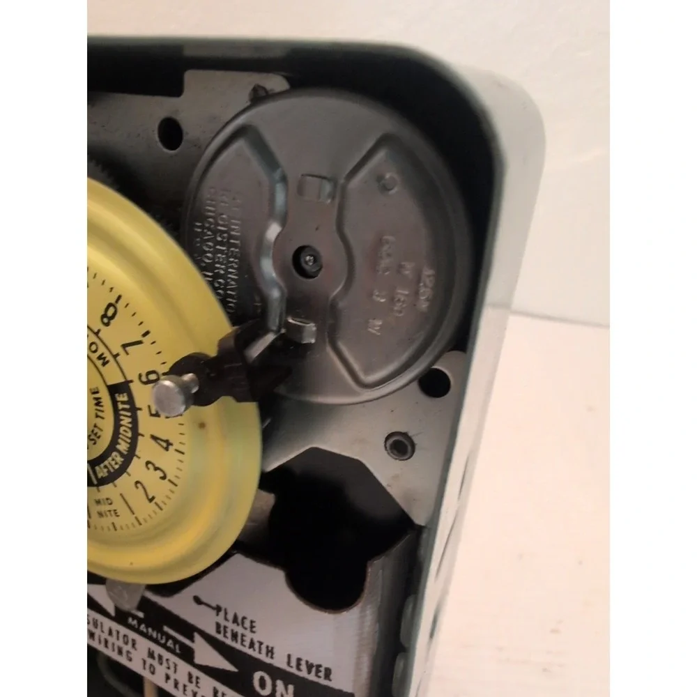 Vintage Intermatic Automatic Sprinkler Timer For Pumps Model P101